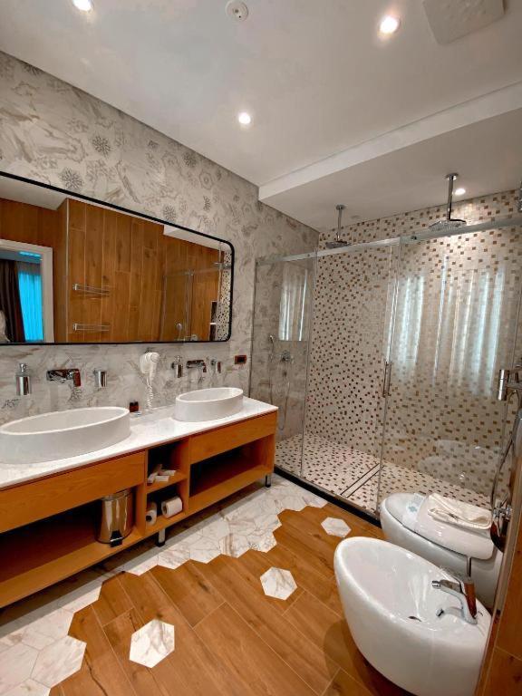 Crown Boutique Hotel Durrës 외부 사진