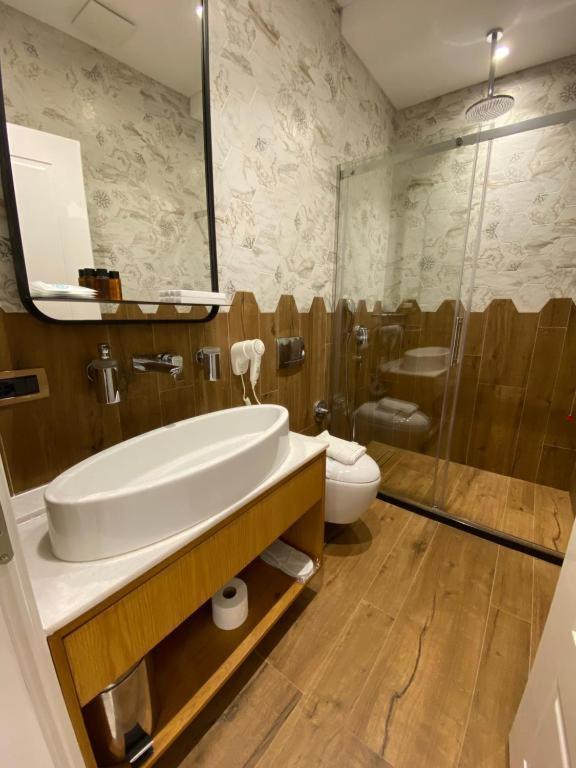 Crown Boutique Hotel Durrës 외부 사진
